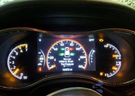 2015 Jeep Grand Cherokee Overland z USA, uszkodzony, nr VIN 1C4RJFCT4FC769184